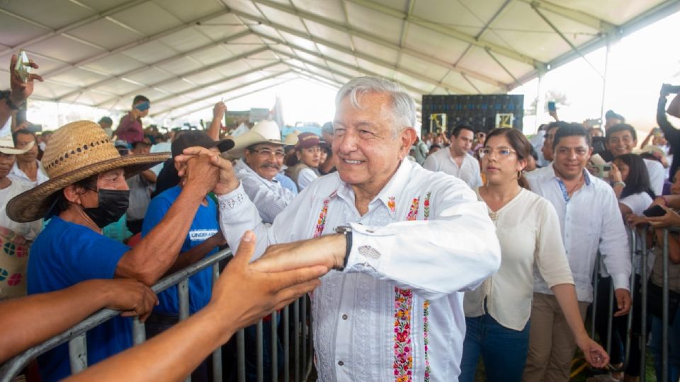 López Obrador Anuncia Universalidad De Becas En Nivel Básico Y Aumento Del 25 En Pensión Para